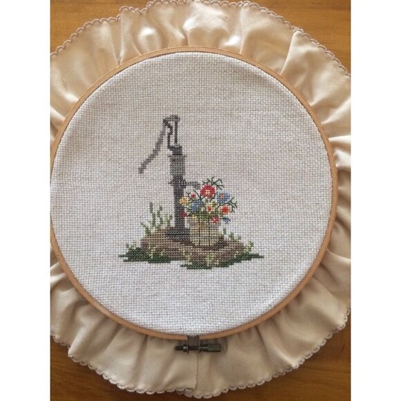 Vintage Completed Needlepoint Lot Of 2 Floral Water pump On Wooden Hoop Frames - Picture 2 of 11